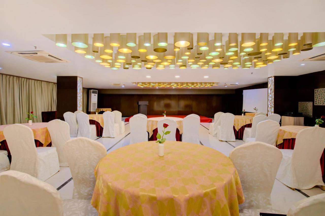 סיליגורי Milestone Hotel And Banquets מראה חיצוני תמונה