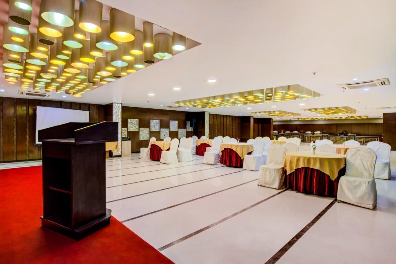 סיליגורי Milestone Hotel And Banquets מראה חיצוני תמונה